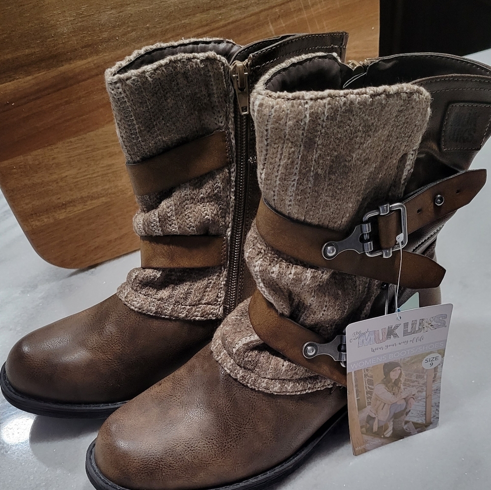 Muk luks Brown water resistant boots. Size 9
